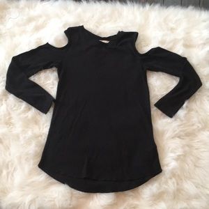 H&M black long sleeve rubbed cold shoulder